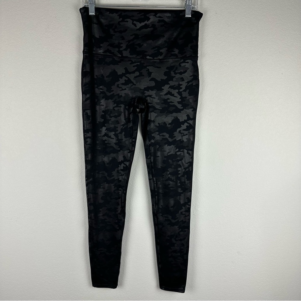 Spanx Black Camo Print Athleisure Sleek Faux Leather Leggings Size XL